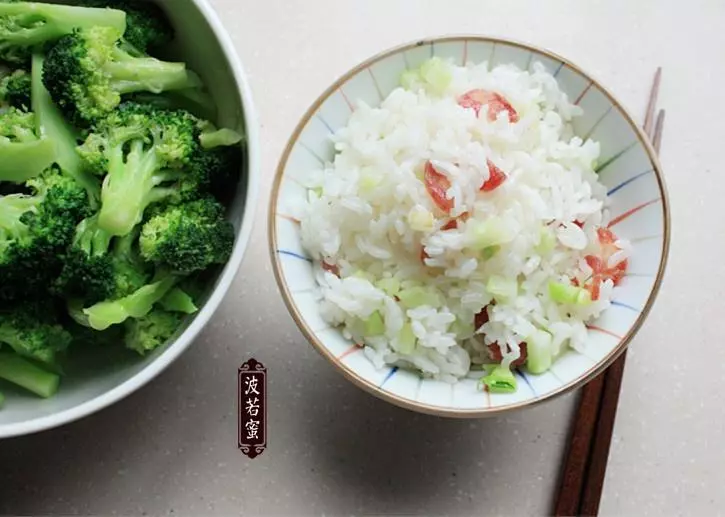 西蘭花+菜梗臘腸炒飯