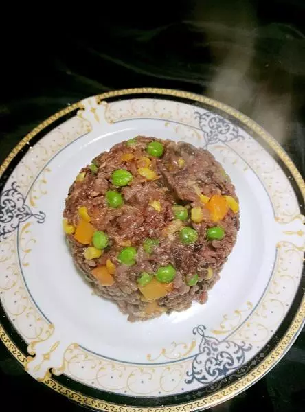 金枪鱼杂蔬紫米炒饭