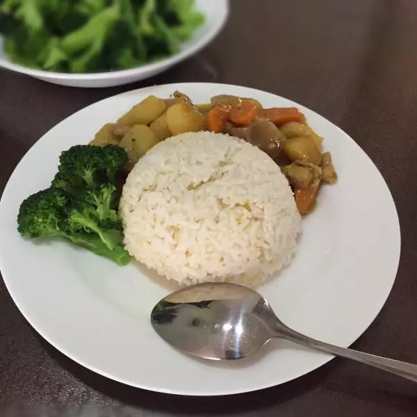 咖喱土豆鸡肉饭