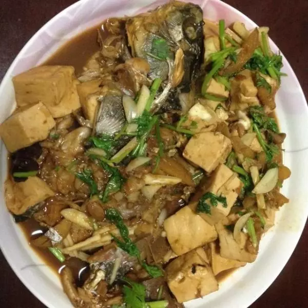 醬燉鯽魚豆腐