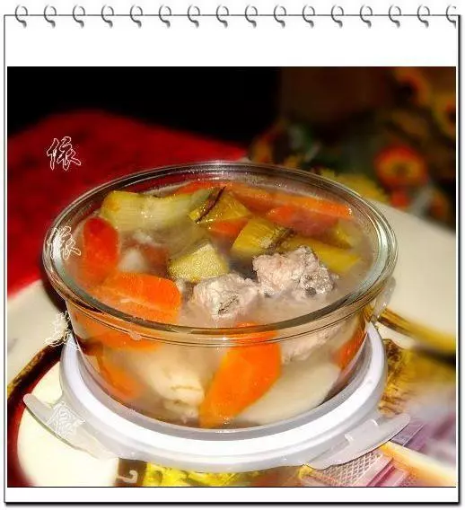 竹蔗马蹄胡萝卜猪骨汤