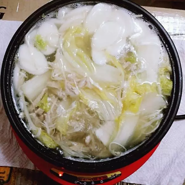 金針菇白菜瘦肉年糕湯