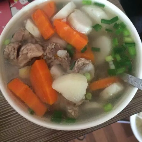 土豆排骨胡萝卜牛蒡汤