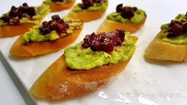 100个easy-to-make菜谱83 | 牛油果甜菜根crostini