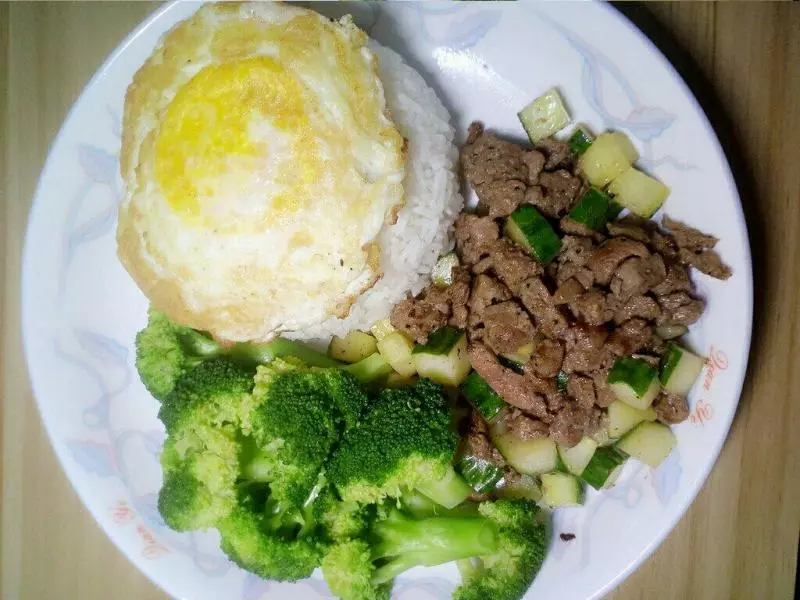 黑椒牛肉粒午飯