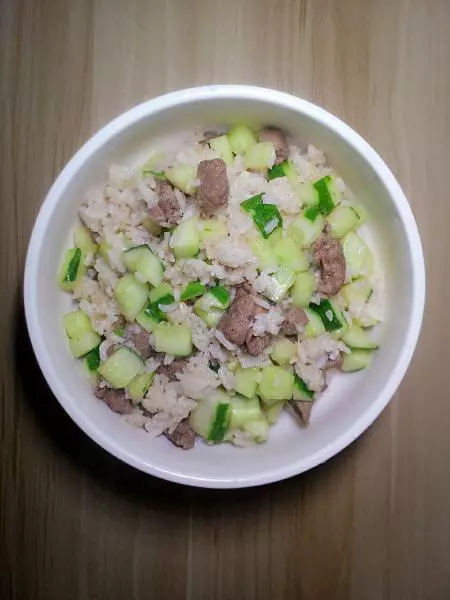 电饭煲黄瓜牛肉粒炒饭