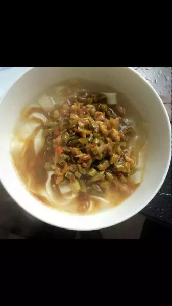 酸豆角肉沫手擀汤面