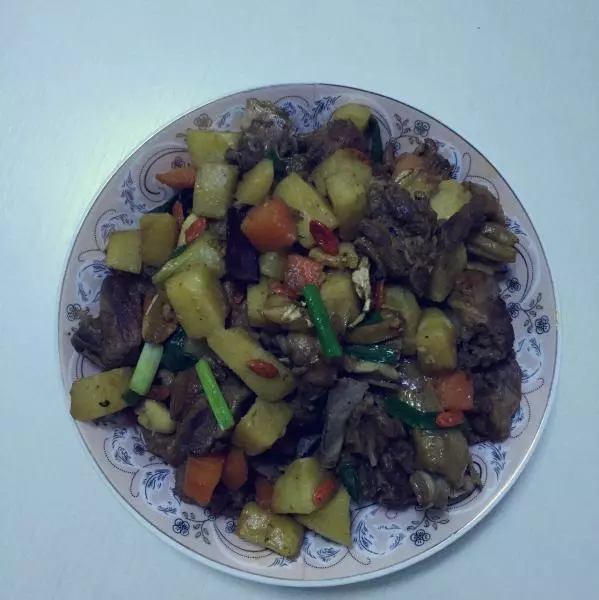 土豆胡萝卜烧鸭肉