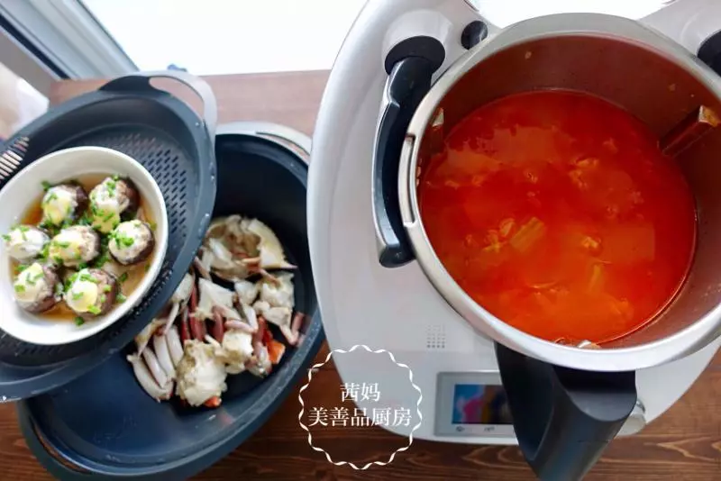 一锅三菜：蔬菜汤+清蒸梭子蟹+冬菇肉末蒸鹌鹑蛋