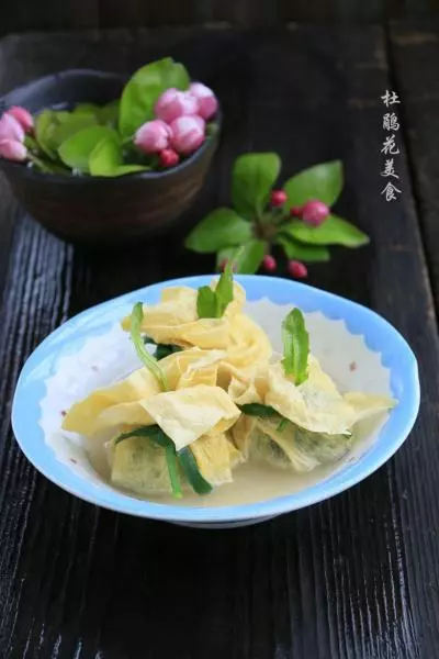 鸡汁荠菜石榴包