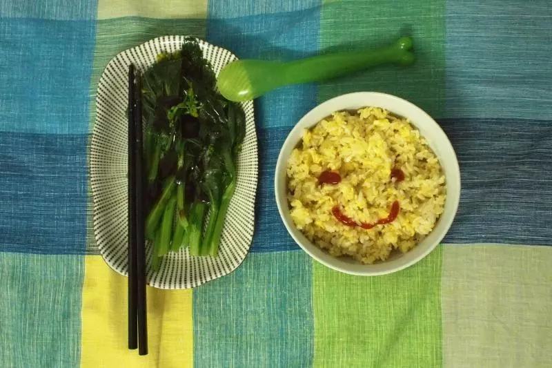 超開心牛油雞蛋炒飯配耗油菜心