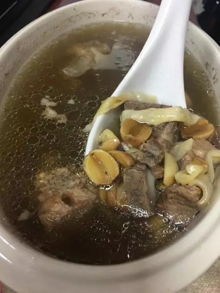 魚膠蓮子燉排骨湯