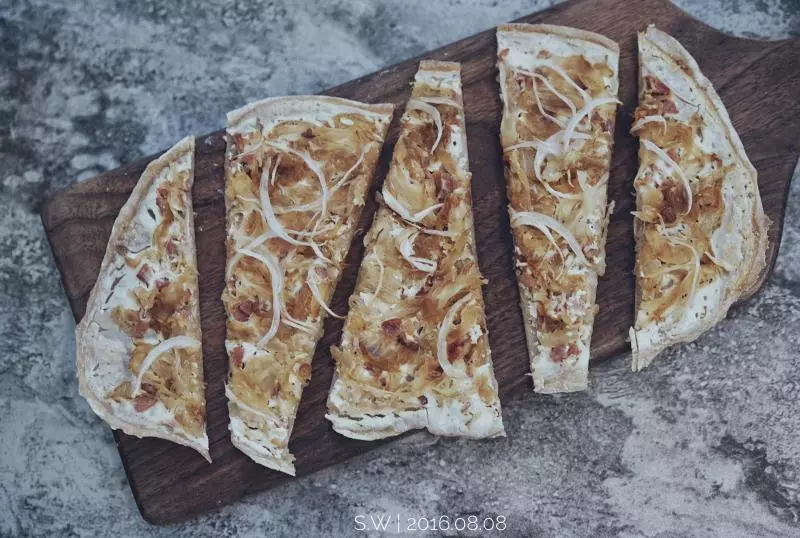 Flammkuchen/Tarte Flambée/燃烧的大饼