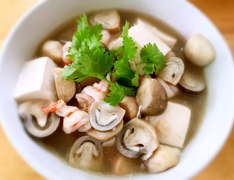 鮮蝦草菇豆腐湯