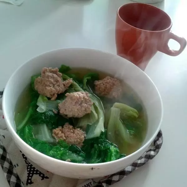 生菜肉丸湯