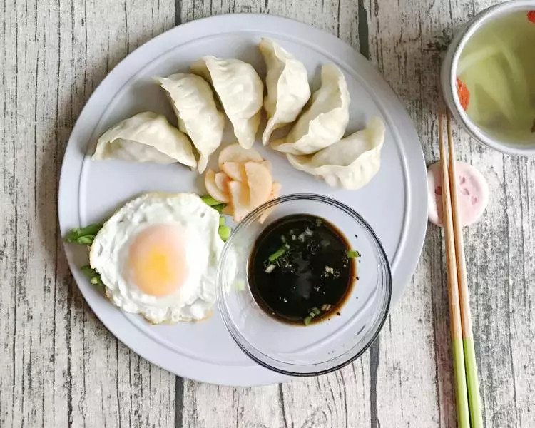 包餃子的妹子你威武雄壯~~~