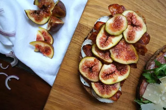 Tartine#2  Pancetta, goats cheese and fig