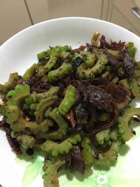 豆豉鲮鱼炒苦瓜（快手菜）