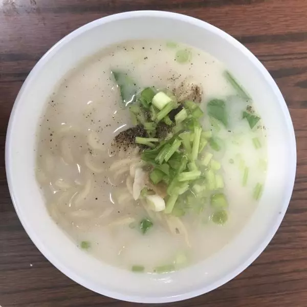 阿嬤的濃白魚湯麵