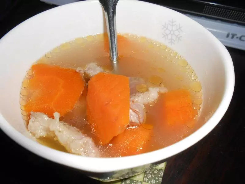 胡萝卜猪骨汤（电饭煲版）