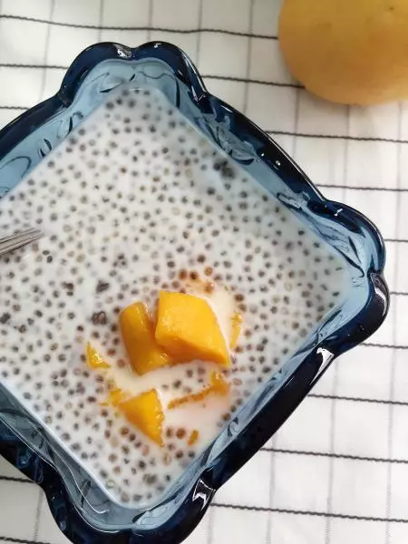奇亚籽牛奶芒果糖水