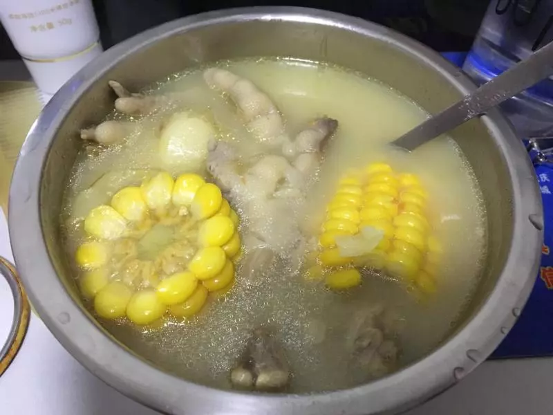 豬骨雞腳湯