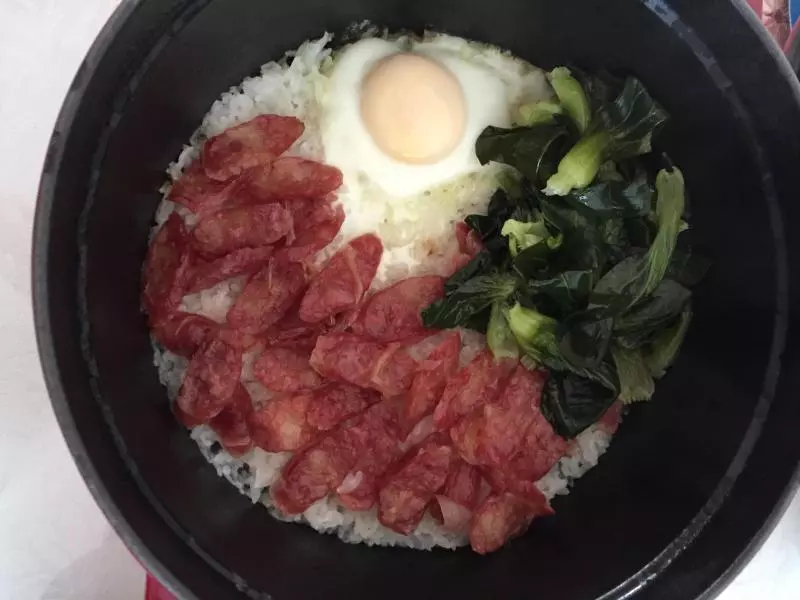 臘腸煲仔飯