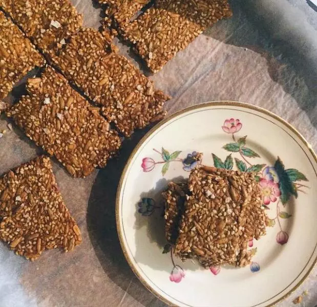 杂粮薄脆饼干 multi-seed crackers