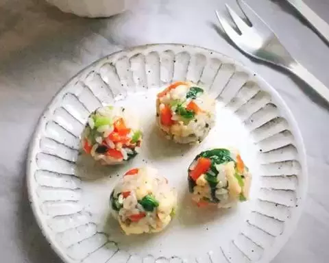 菠菜彩椒鸡肉杂粮饭团