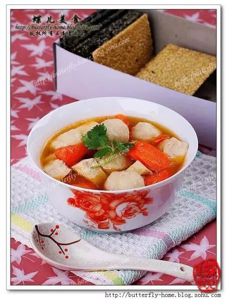 酸辣胡萝卜豆腐鱼丸汤