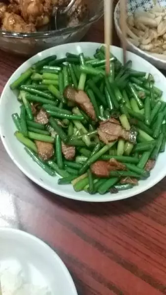 腊肉炒蒜薹