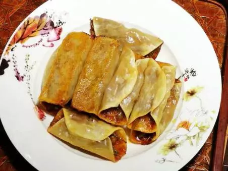 穿了马甲的饺子，露馅也香香哒～简易锅贴·圆满素食