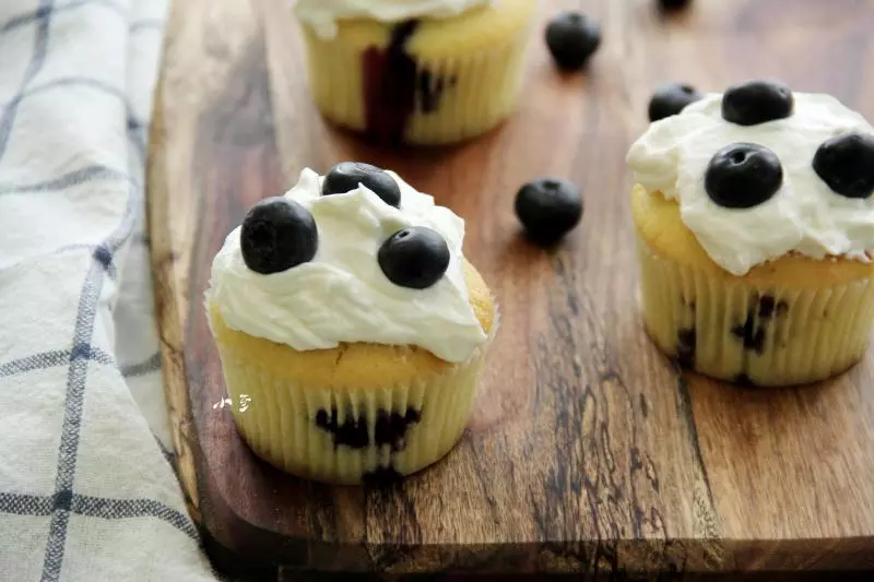 蓝莓奶油杯子蛋糕Blueberries and Cream Cupcakes