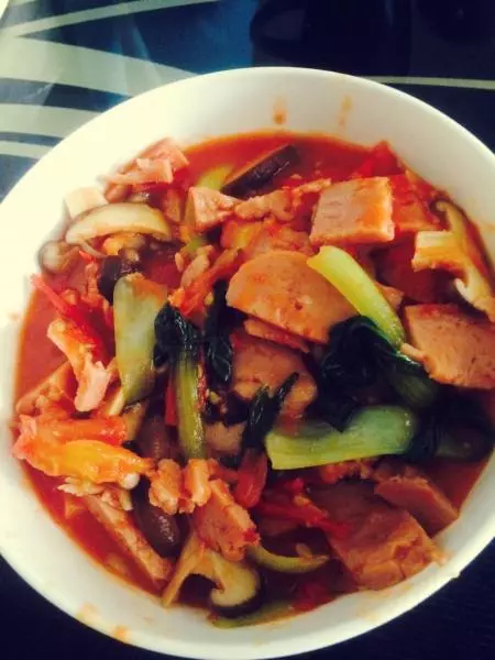 青菜香菇西红柿烩午餐肉