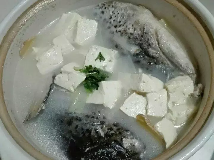 三文鱼鱼头炖豆腐