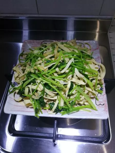 豆腐皮炒香菜