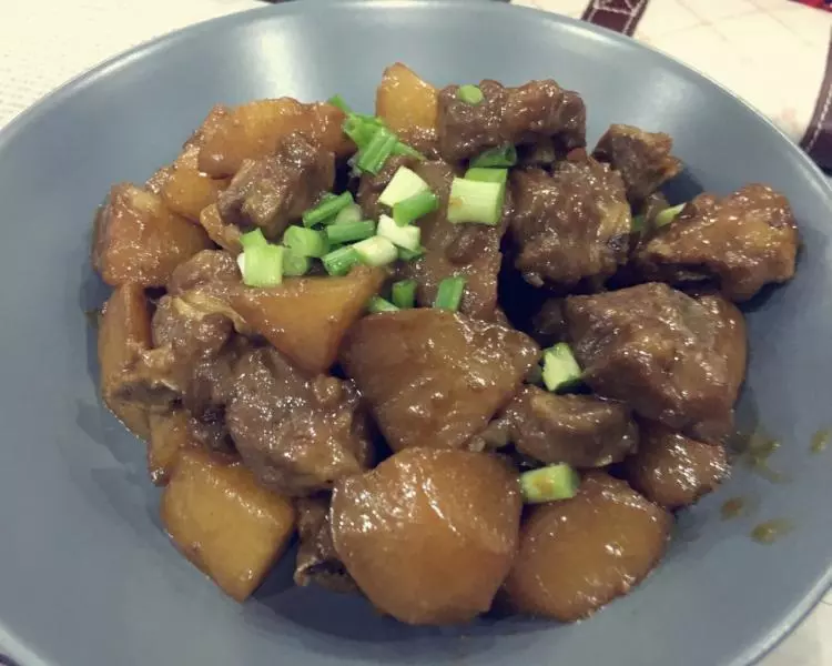 土豆焖排骨