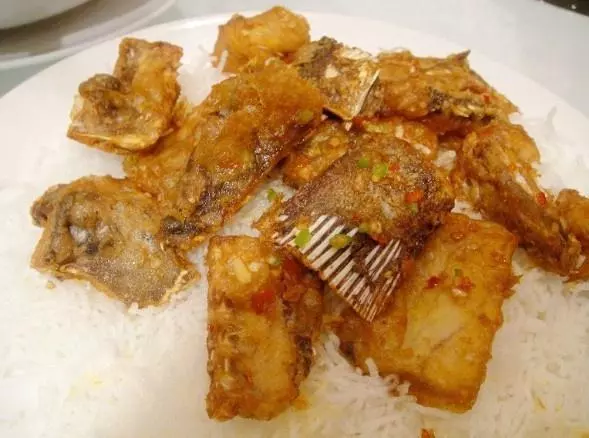 酸豆角鯽魚