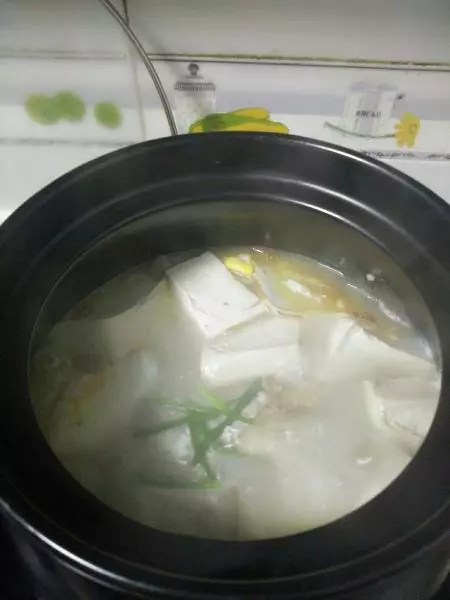 荷包蛋鯽魚湯