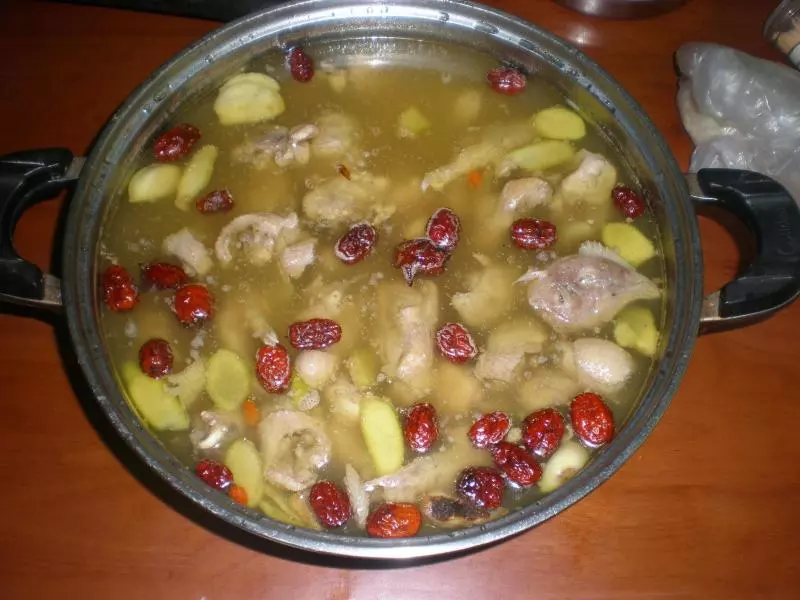 红枣天麻鸡汤