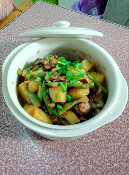 红烧鸡肉炖土豆豆角