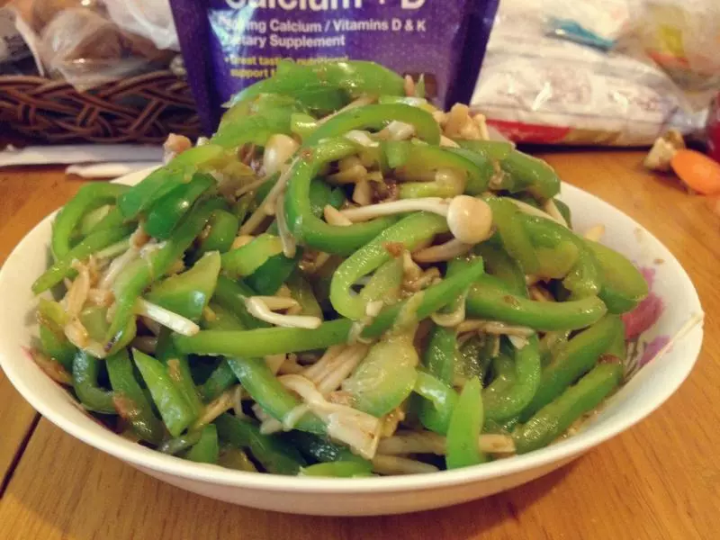 金針菇青椒肉絲（懶人版快手菜）