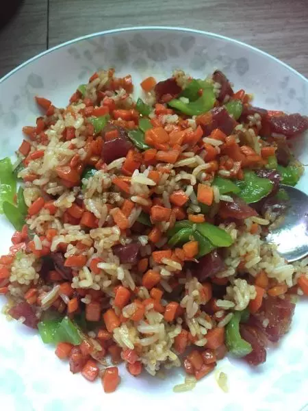 紅蘿蔔臘腸炒飯