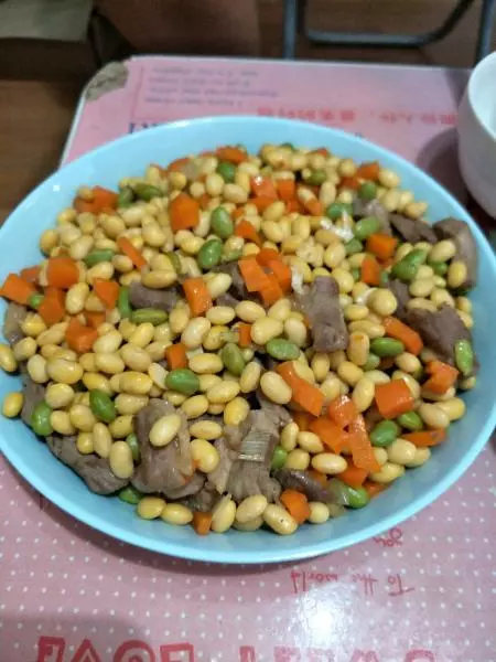 猪肉炒黄豆粒