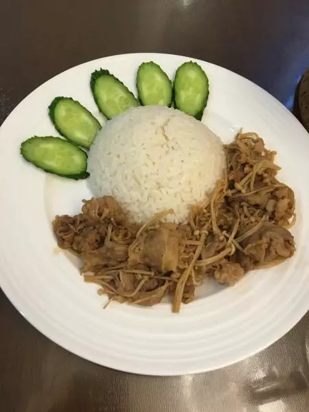 金針菇肥牛蓋澆飯