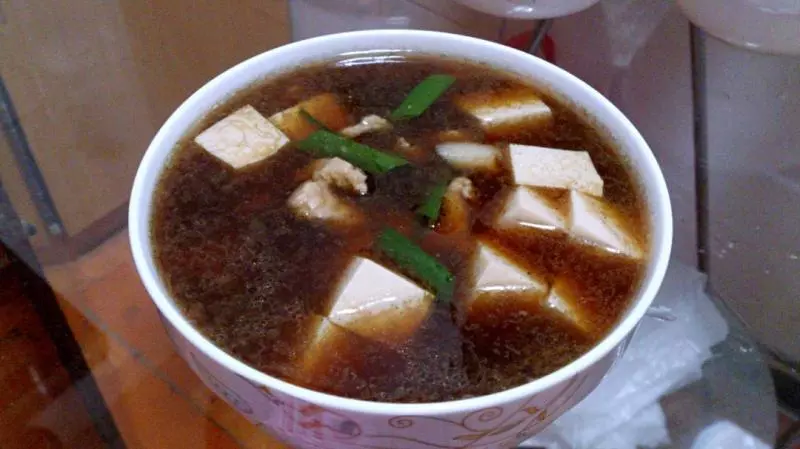 蒜苗豆腐肉片汤