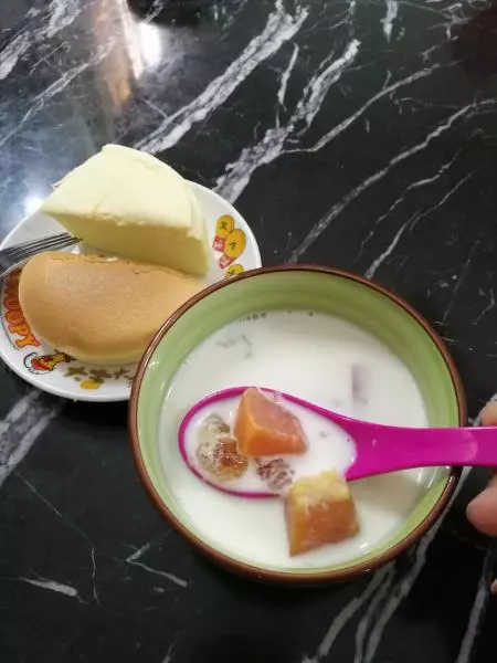 牛奶木瓜燉桃膠