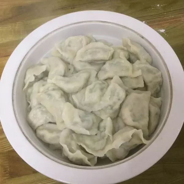 油梭子酸菜馅饺子