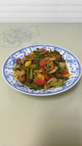 彩椒小炒蒜薹