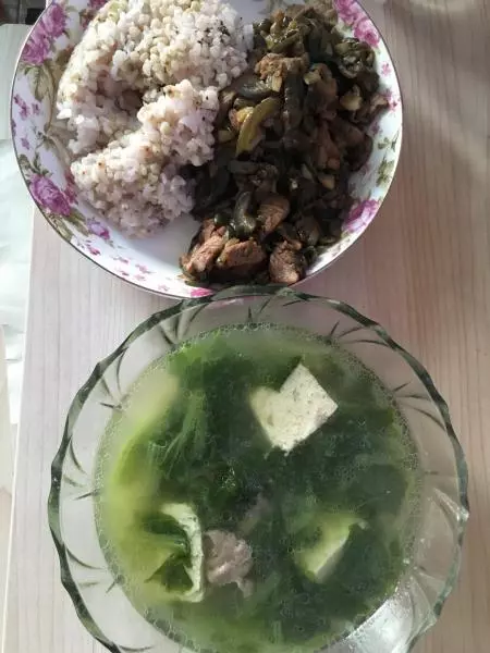 小白菜羊肉冻豆腐汤